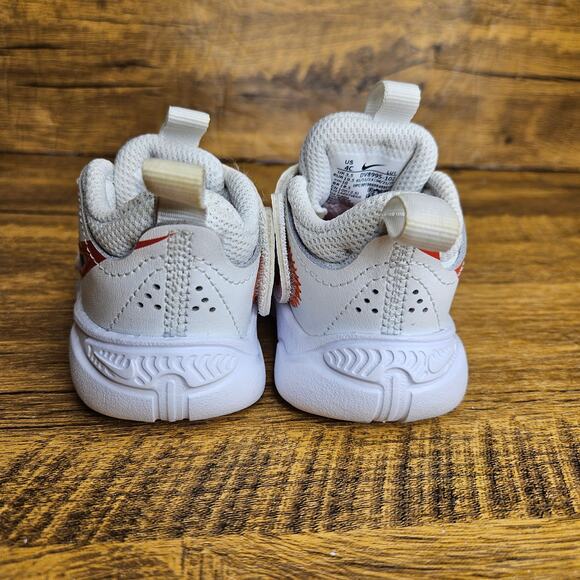 Nike Boys Team Hustle D11 Basketball Shoe White Red sz 4C. - Picture 5 of 9